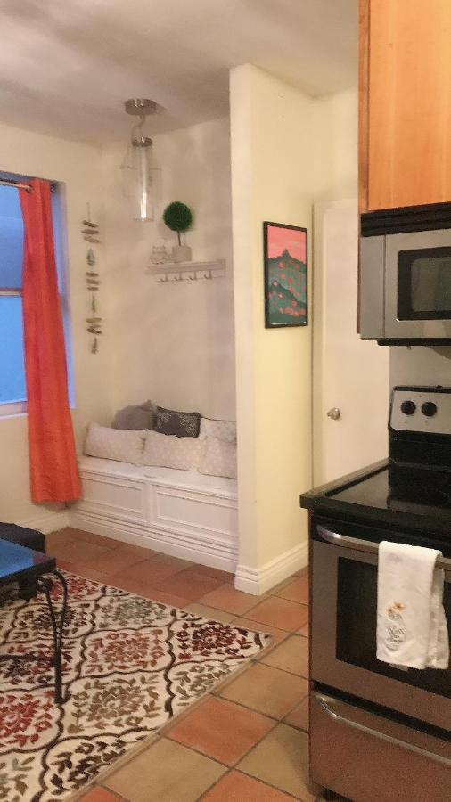 Two Bedroom Two Bath Apartment 2 Block To Beach Майами-Бич Номер фото